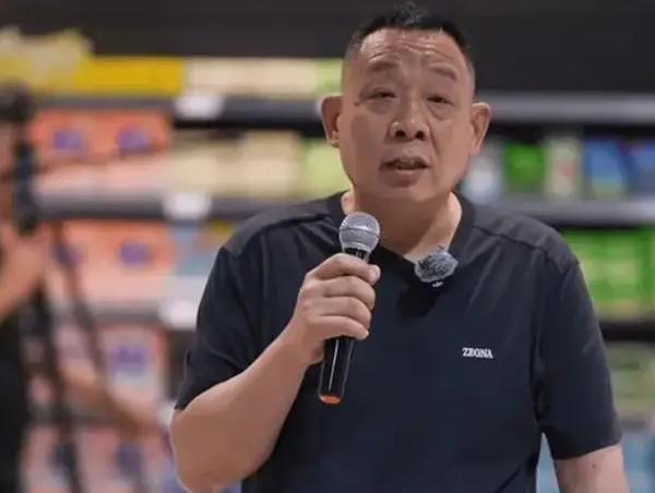 2015 年胖东来因租金问题面临从新乡撤店时，新乡市副市长表示 “胖东来要走，市
