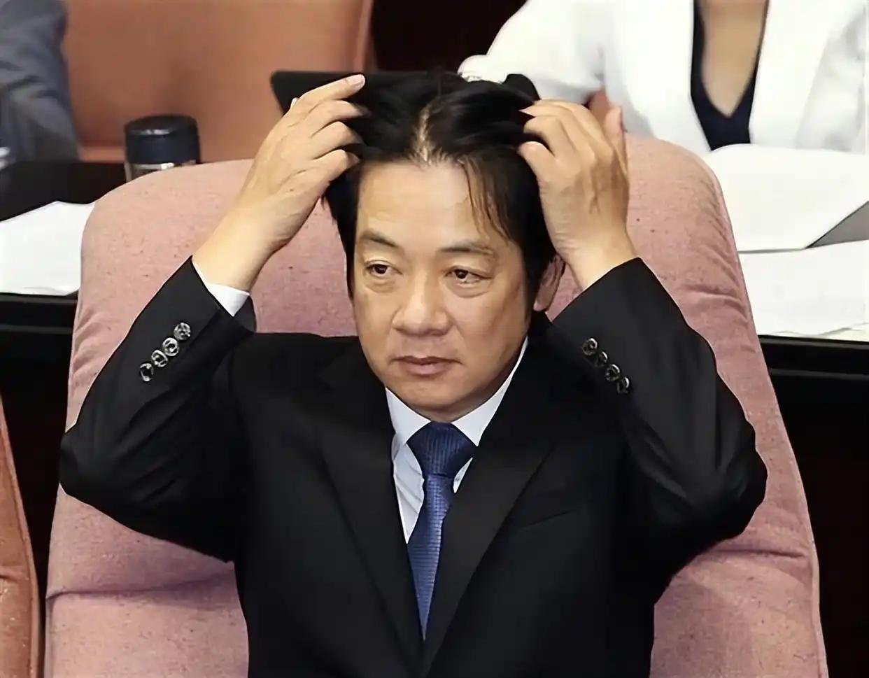 赖清德众叛亲离，终于还是低头了！7月30日，赖清德针对大罢免首轮投票结果称，对于