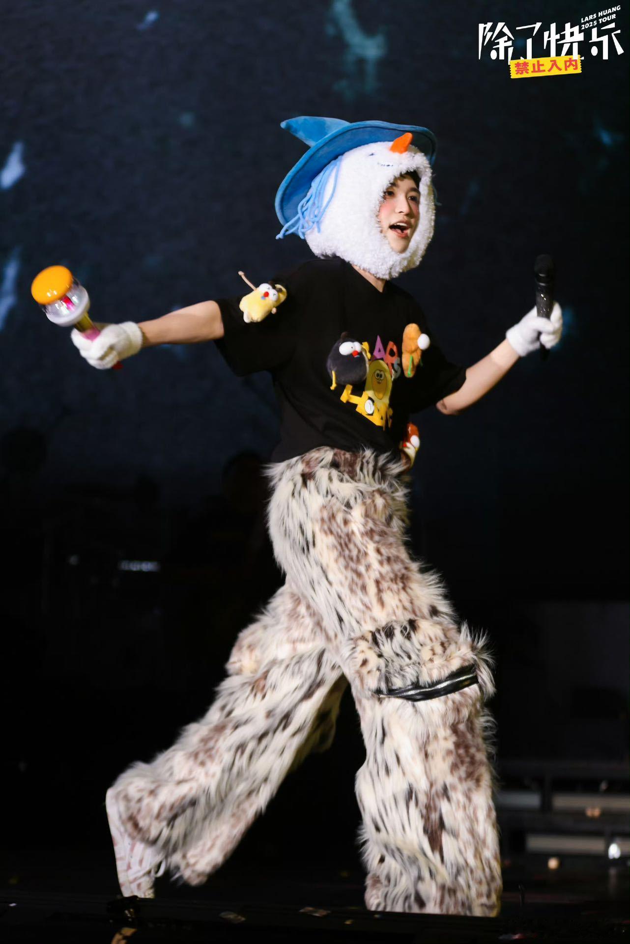 黄子弘凡1场演唱会在售太败好感了！偏偏挑黄子弘凡鸟巢演唱会在即的时候出来瞎闹，摆