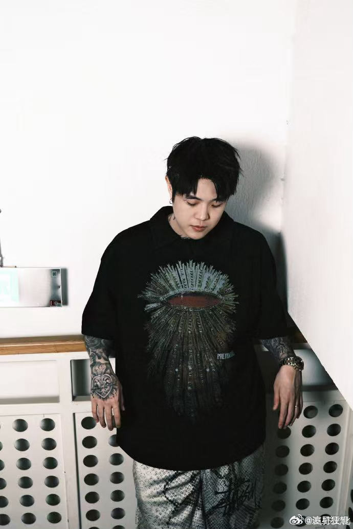 别让外地乐迷只看到舞台，也要看到唐山人的笑脸。拍视频，喊出“唐山欢迎你”，再悄悄