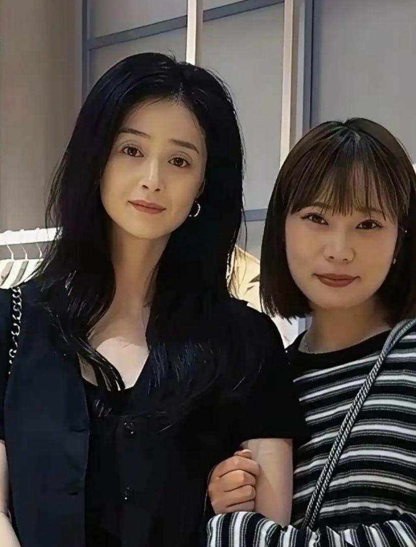 为什么现在的女演员个个都要瘦脱了相，才觉得自己好看？现在的审美真奇葩，一根根排骨