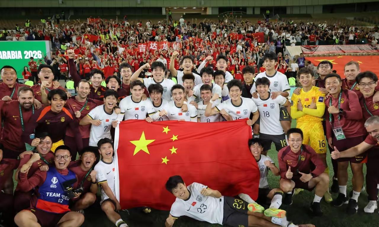 国足亚运队拿到铜牌，新闻联播出镜15秒，很多人都说排面难得。出征之前，其实没多少