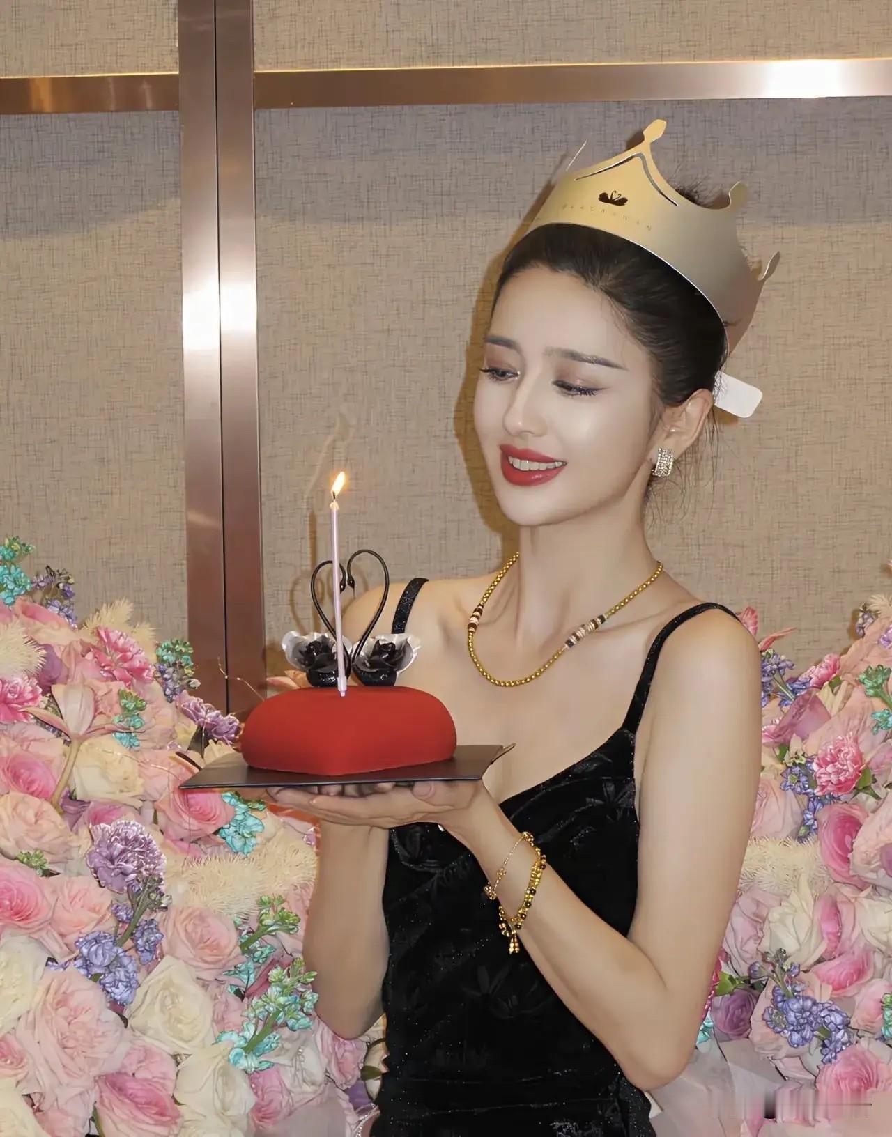 陈思诚，引发热议。

8月10日，48岁的陈思诚，冲上热搜，让人意外的是，有狗仔