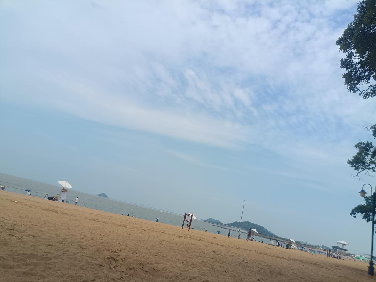 这个月休假，我又准备带孩子去最近的海边玩沙子。

我每次休息都特别简单，不会花太