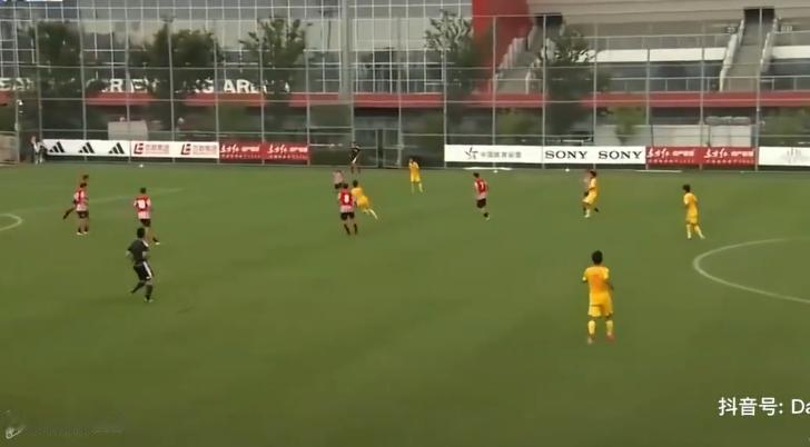 U17国少这次招了几个新人，右后卫的余佳楠表现的十分亮眼。09的人才储备确实是多