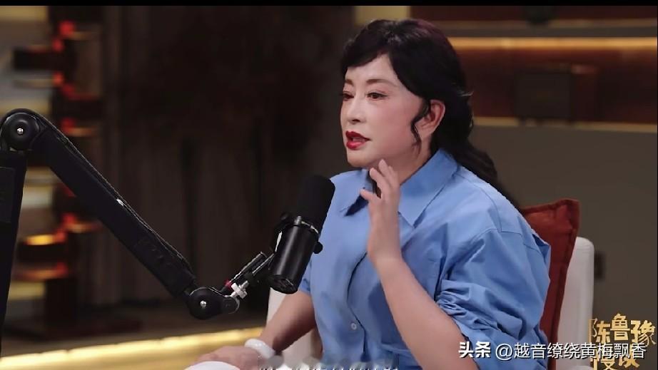刘晓庆在鲁豫的访谈节目中表示，她这一辈子最感谢的两个人是黄百鸣和张纪中两位导演。