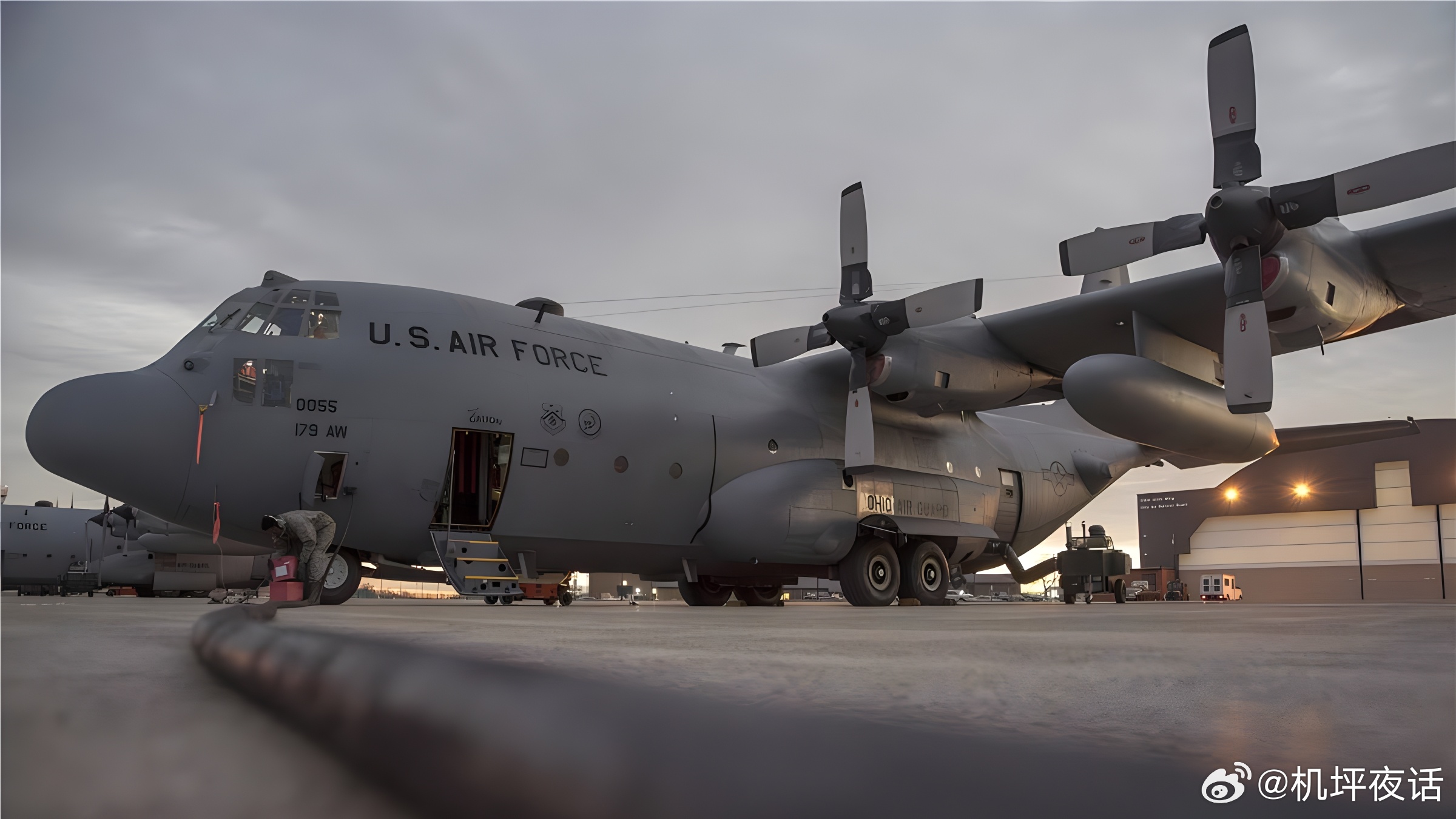 美47架运输机密集飞往中东，或开展地面进攻据报道，一个规模庞大的运输机队，正从美