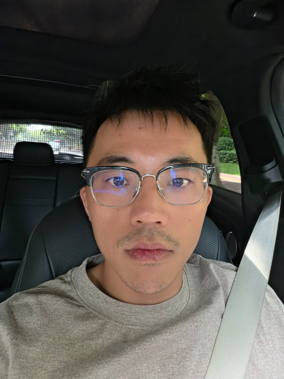 知道我这两天为什么不剃胡须吗