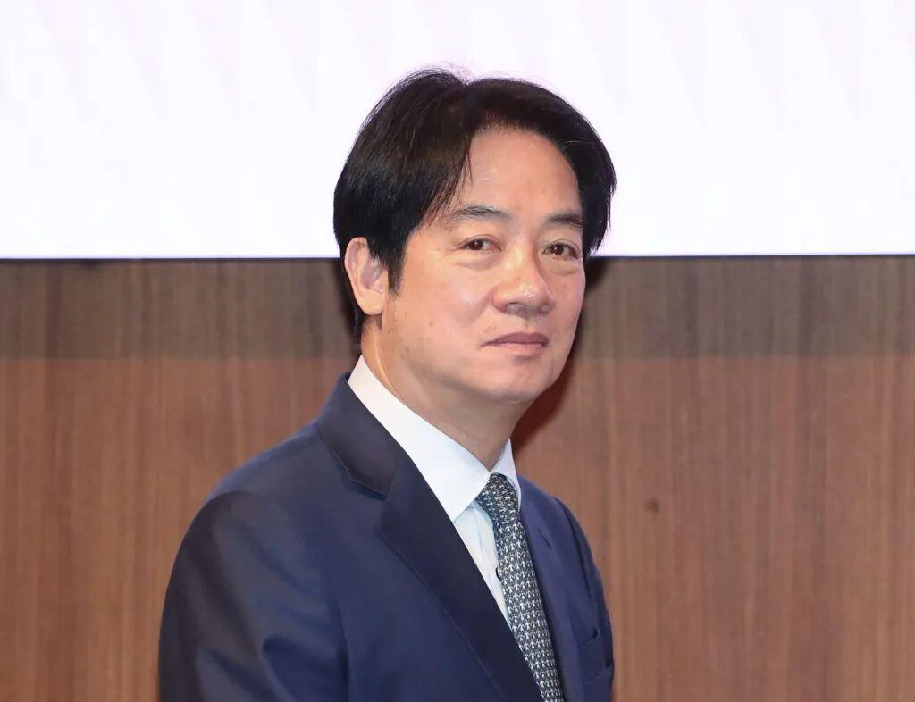 台媒曝光！国共会谈刚结束，赖清德办公室就连夜发声，字里行间透着一股掩饰不住的急躁