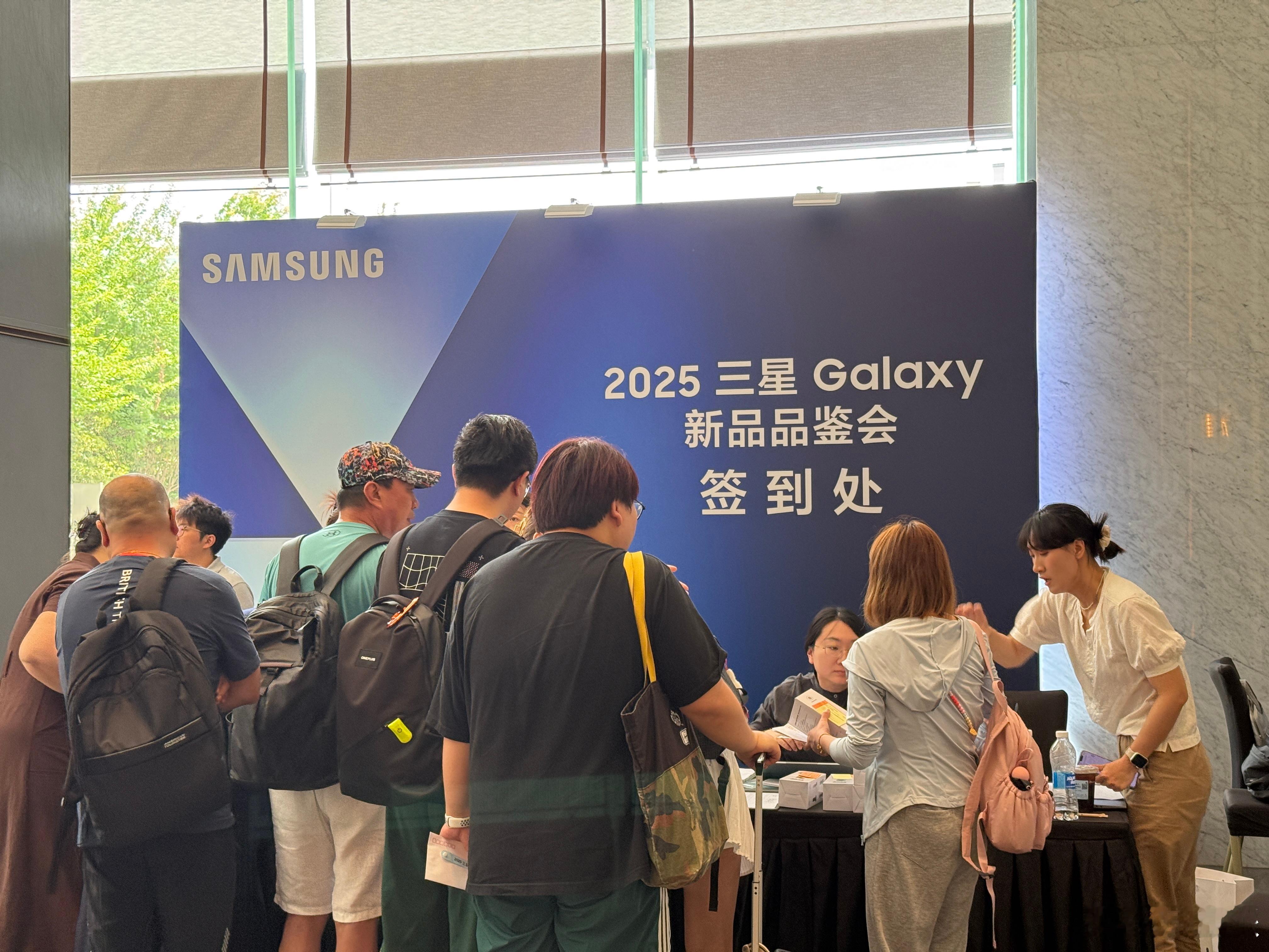 一会替大家试试刚发布的三星 Z Fold7和 Z Filp7[馋嘴][馋嘴] ​