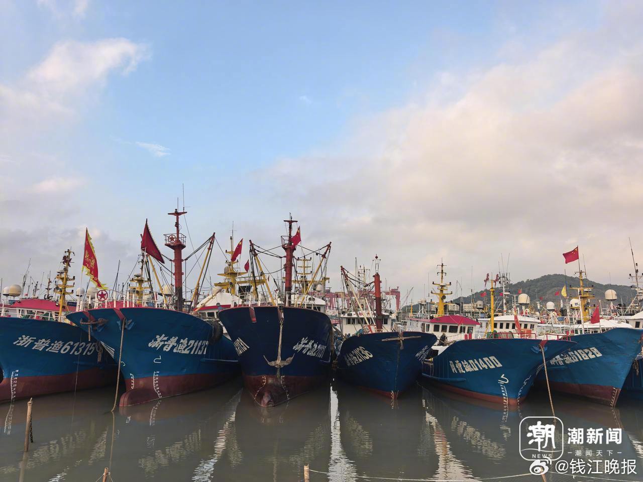 #浙江小开渔因台风紧急推迟# 【渔民：#风浪越大鱼越贵比不上平安最珍贵#】8月6