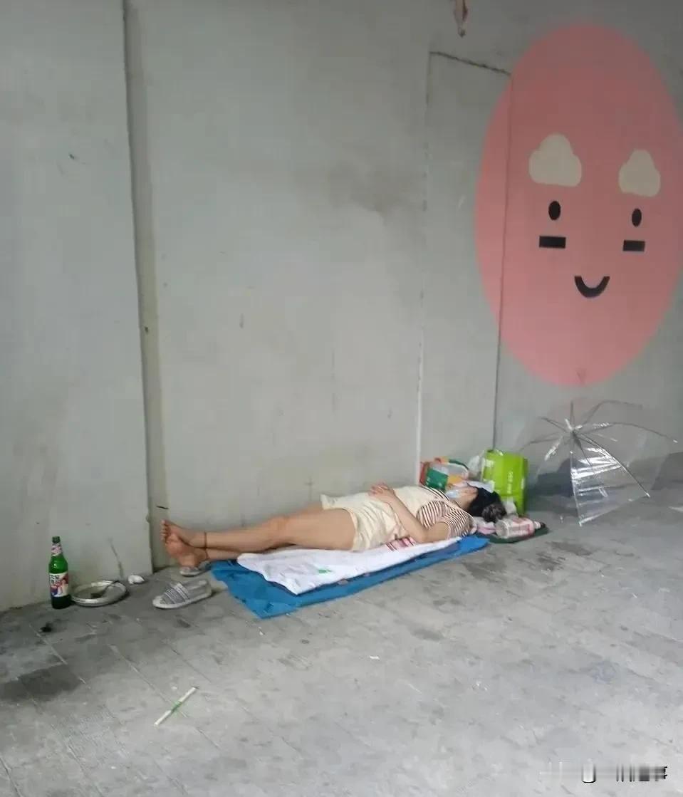 天桥下的女孩，愿世间少些无助吧
