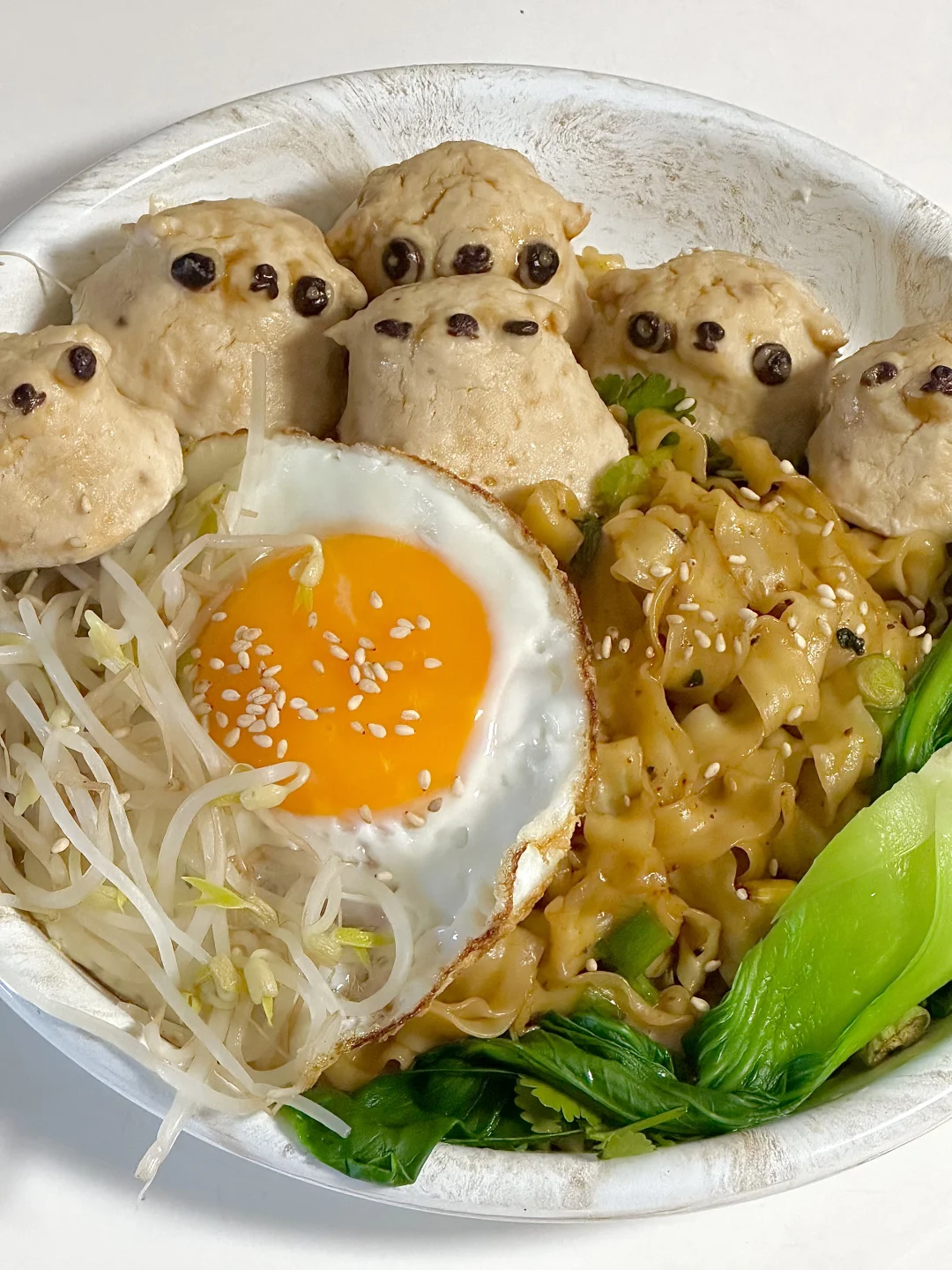 吉娃娃鸡肉丸干拌刀削面