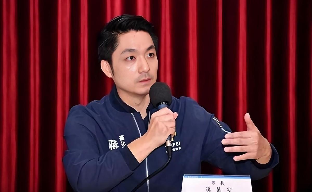 针对 台北 市长 蒋万安 号召发起的7月25日上凯道行动， 新北 市长侯友宜不但