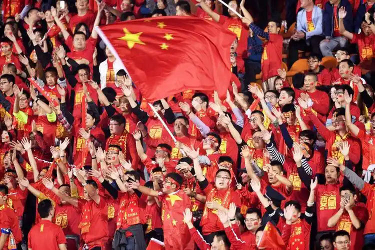 国足球员集体赛前表态拼尽全力赛前表态“拼尽全力”是基本态度，更是球迷最朴素的期待