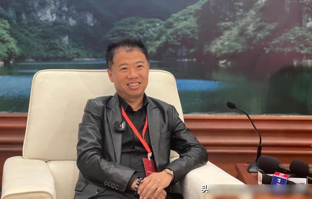 就在刚刚台湾青年联合会理事长何溢诚突然发文表示。他把话挑明了：真要走到用武，先来