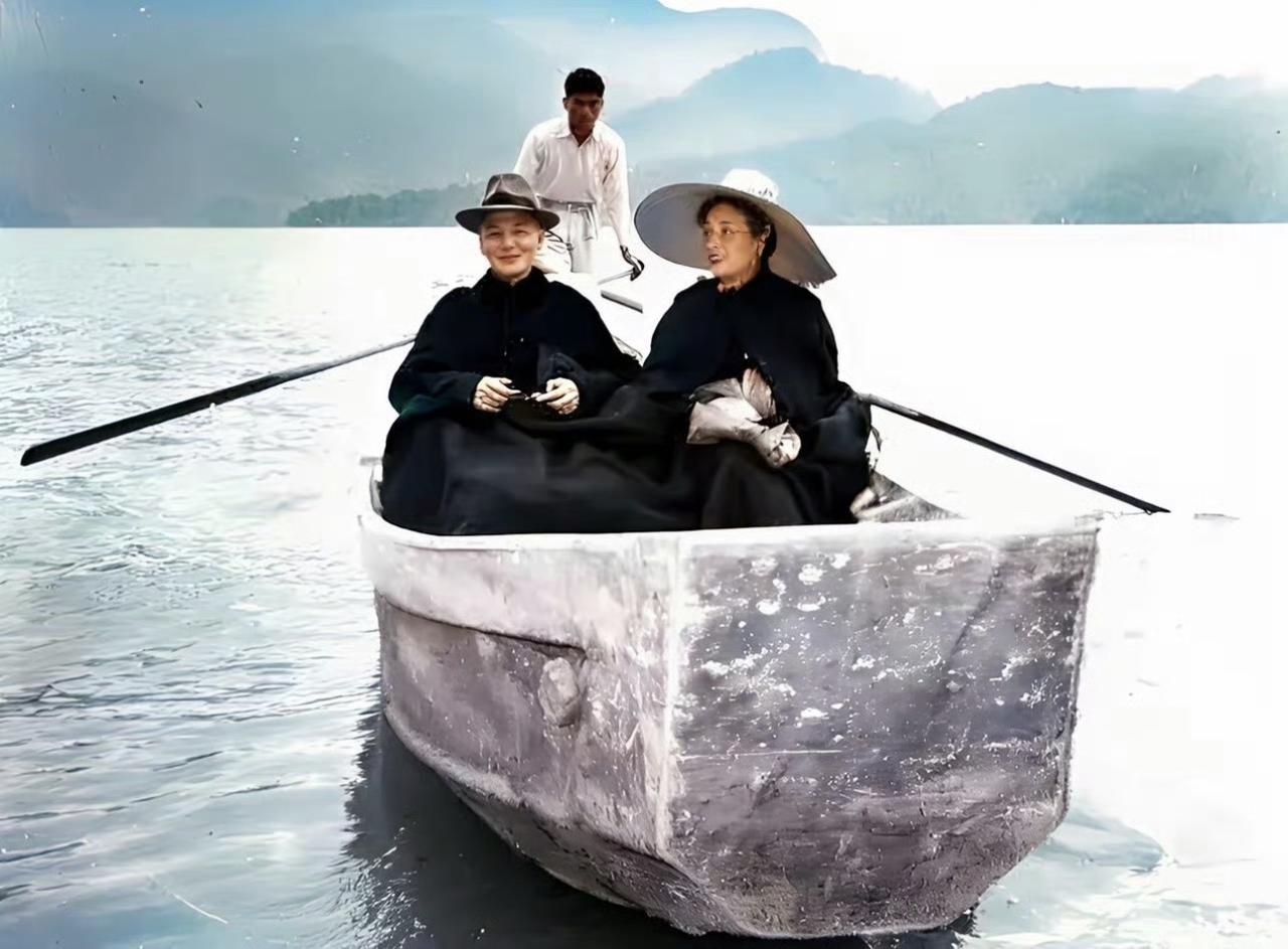 蒋介石宋美龄泛舟日月潭，他们一家子的生活质量从没有受到战火和动荡波及！[捂脸][
