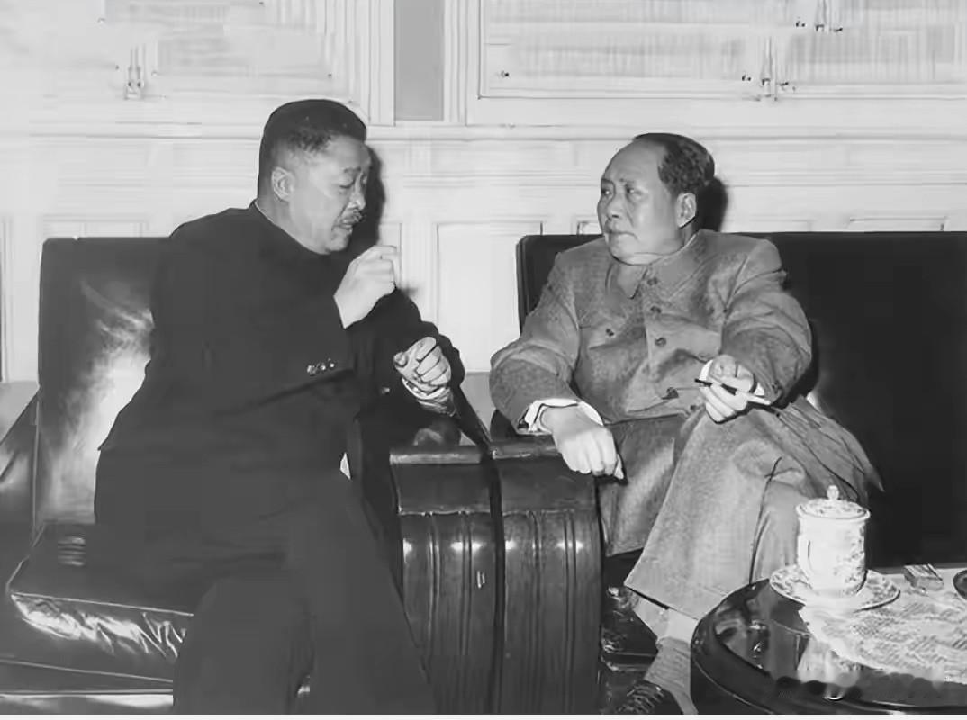 🍁1940年，贺龙在晋西北做了一件事，毛主席晚年都念念不忘！”
贺龙一生都坚定