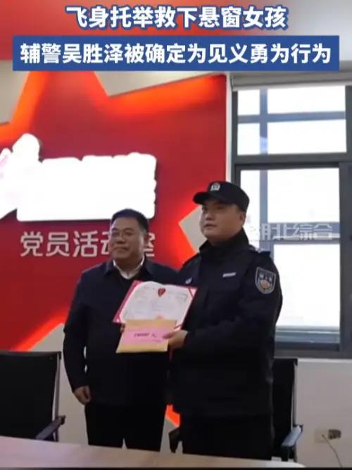 2026年3月11日傍晚，张家界永定区街头上演了一场惊心动魄的生命救援。
 （个