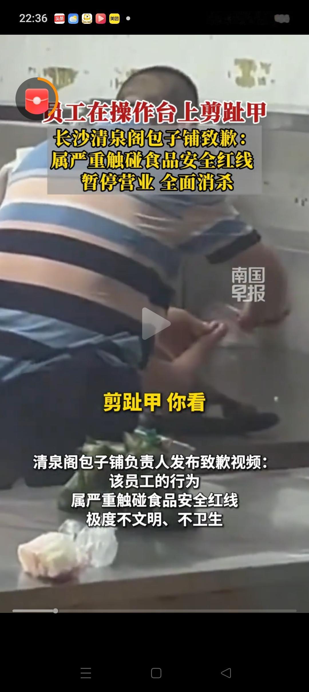 长沙清泉阁包子铺的老板肠子都悔青了！不是因为自家包子不好吃，也不是愁没生意。而是