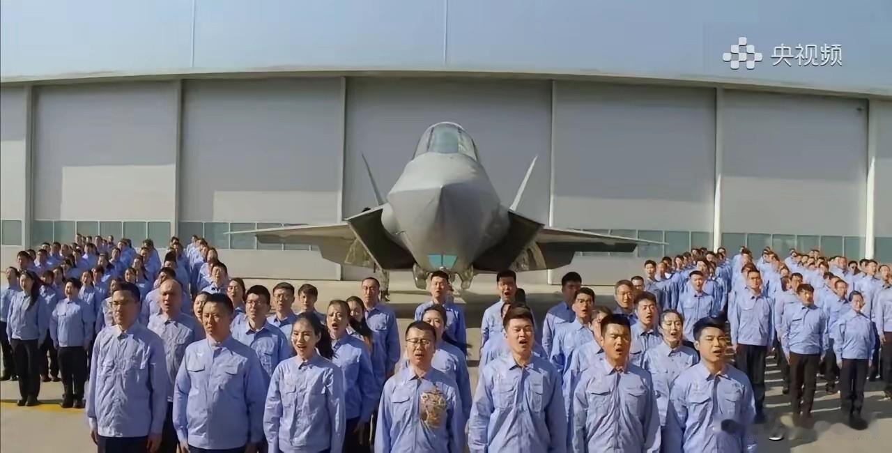 巴基斯坦第一架五代机下线，留给印度的时间不多了。
五一期间，我国某航空生产基地一