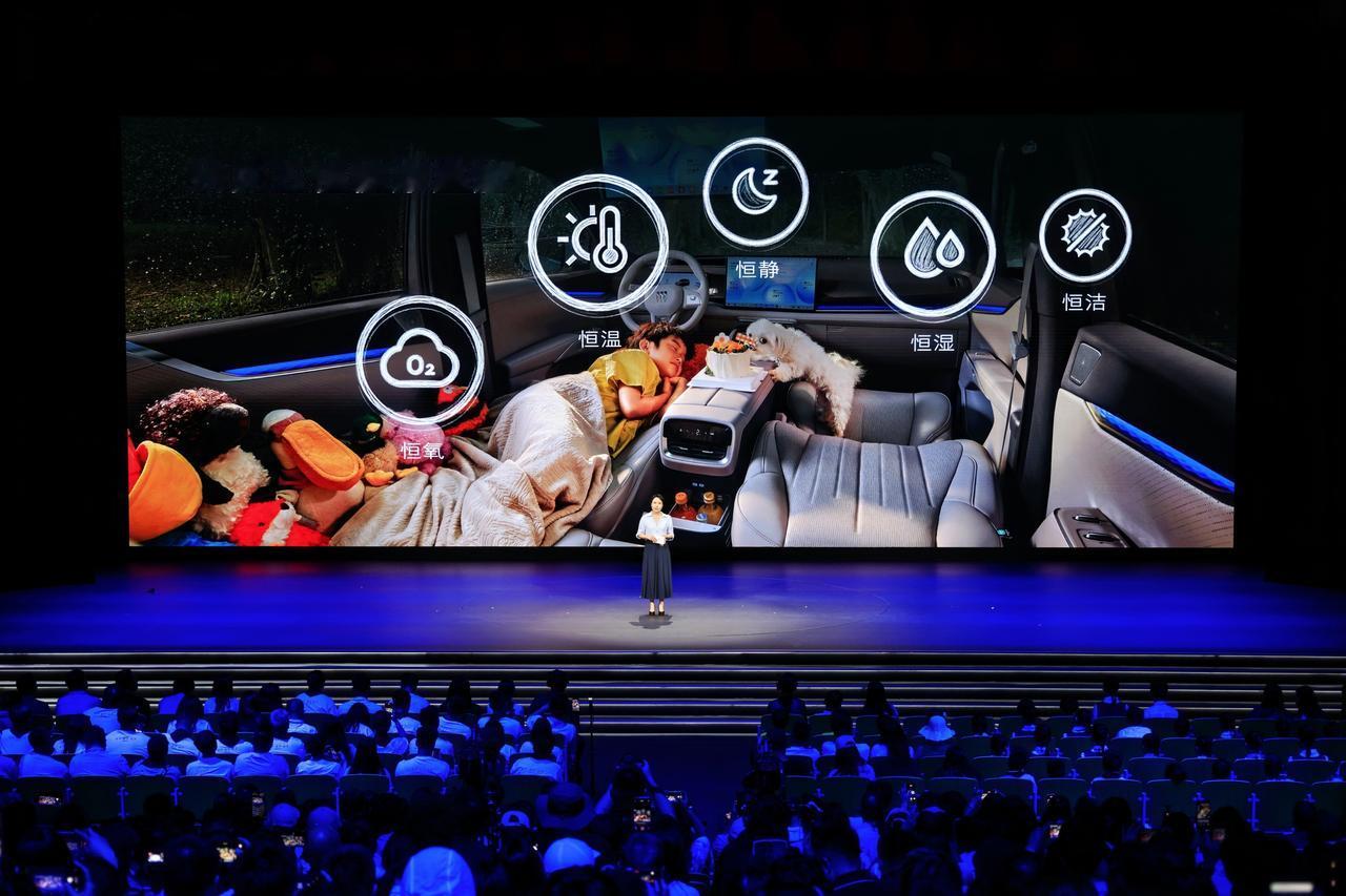 近日，丁香医生李天天罕见现身汽车发布会！原来是为了这件事
近日，2026樊登年度