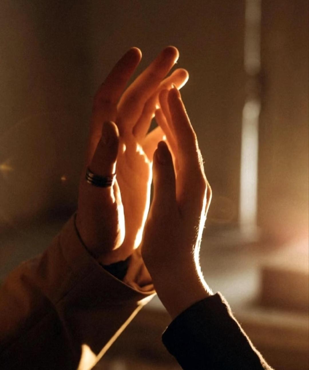 找对象的最佳时期，一辈子有三次
有人说到了快30岁的年纪，谈恋爱真的太尴尬了
不