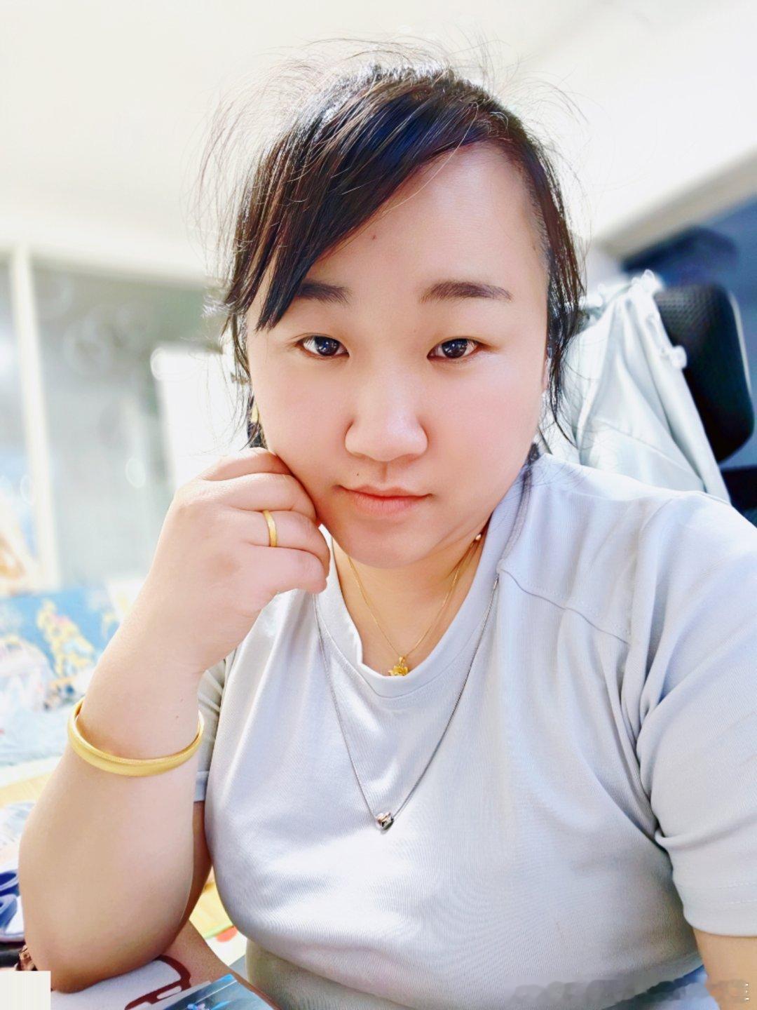 真的这一年就沧桑了，刘海就显得少了！可能这就是上年纪的表现吧，不过我不服老，我感