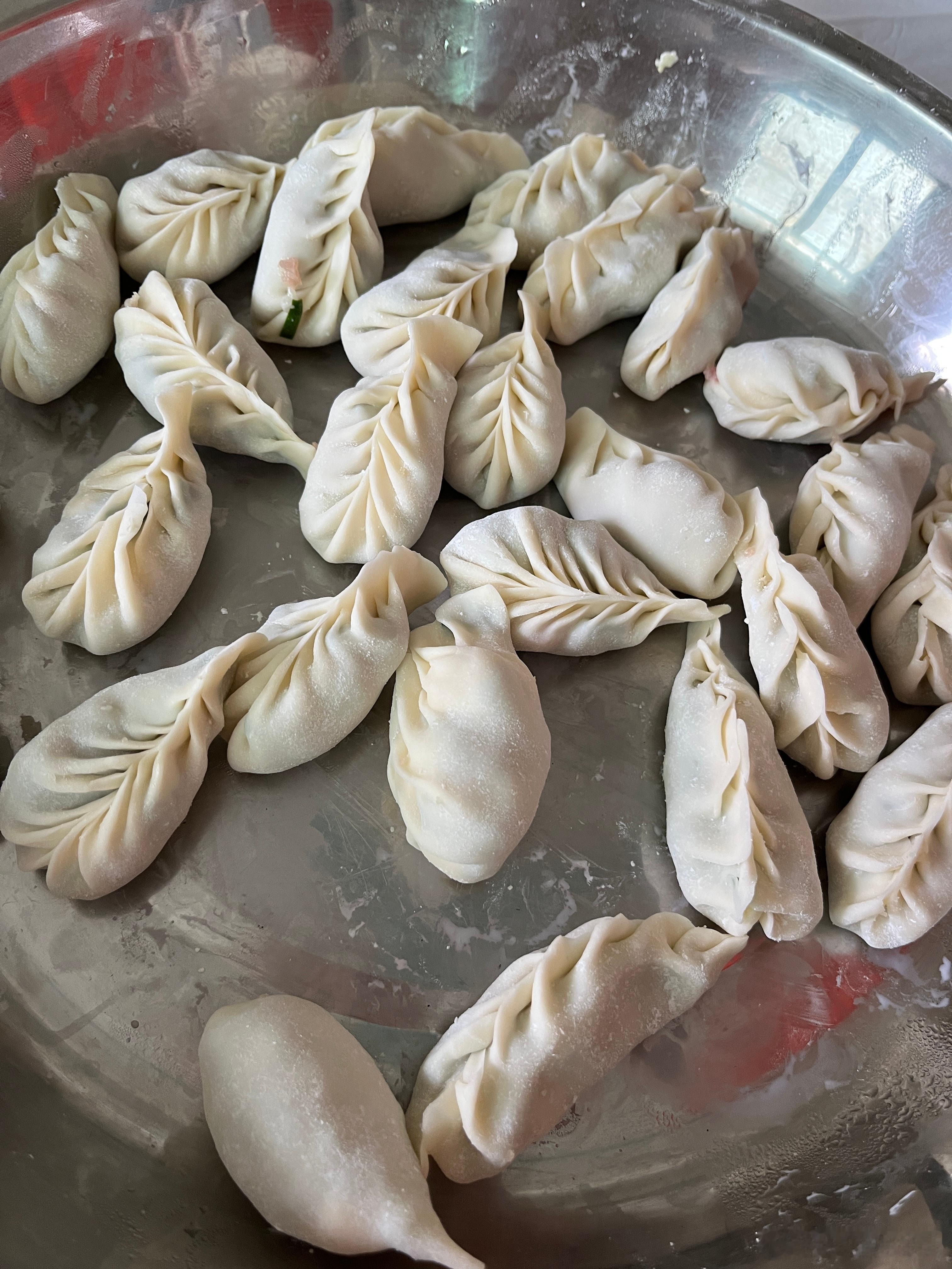 看我和婆婆做的饺子，她说我黏不紧，我已经很努力了吴镇宇要谢依霖把自己洗干净