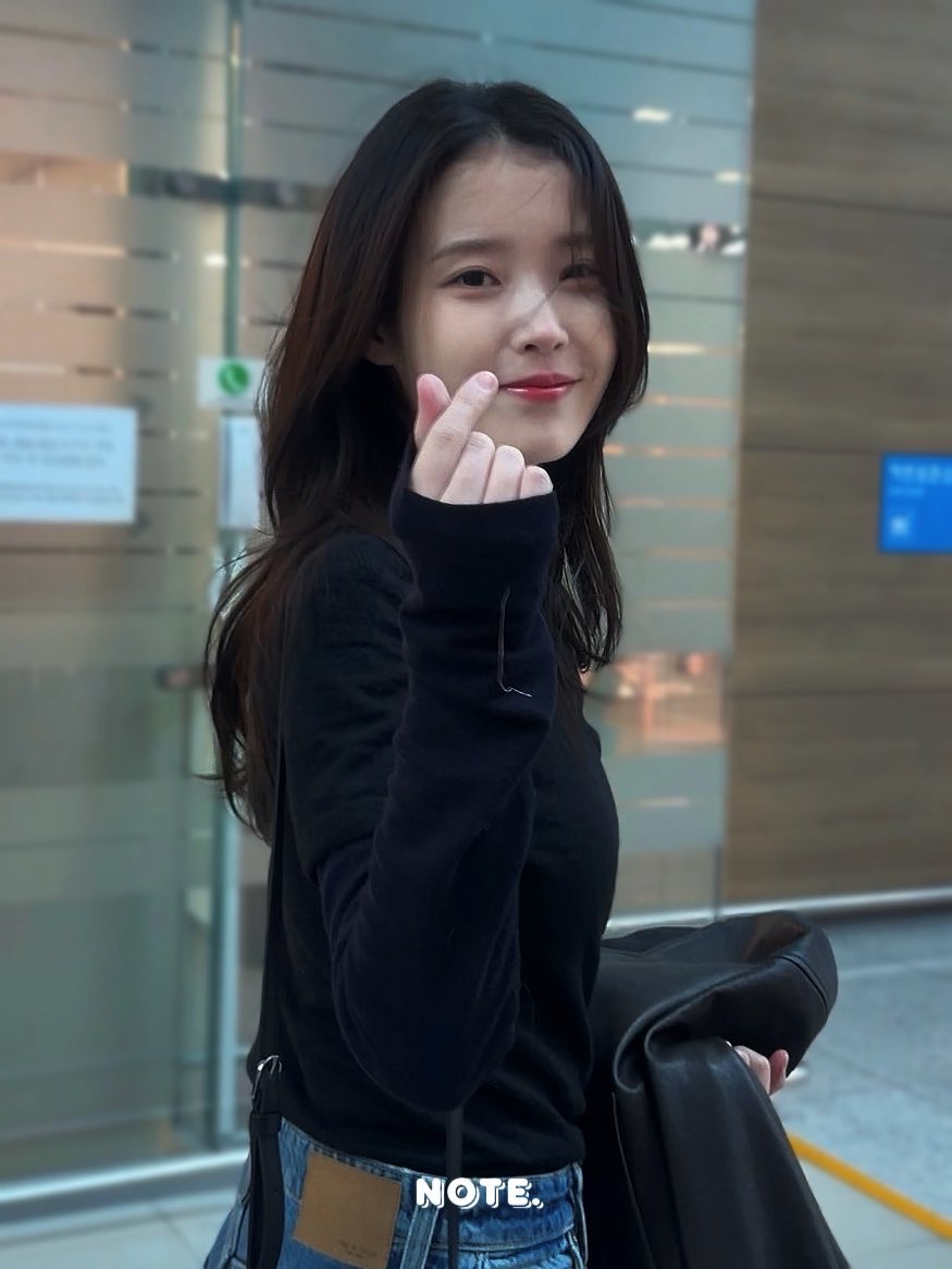 IU  ❤️IU李知恩21世纪大君夫人 260401 IU愚人节贺图cr.its