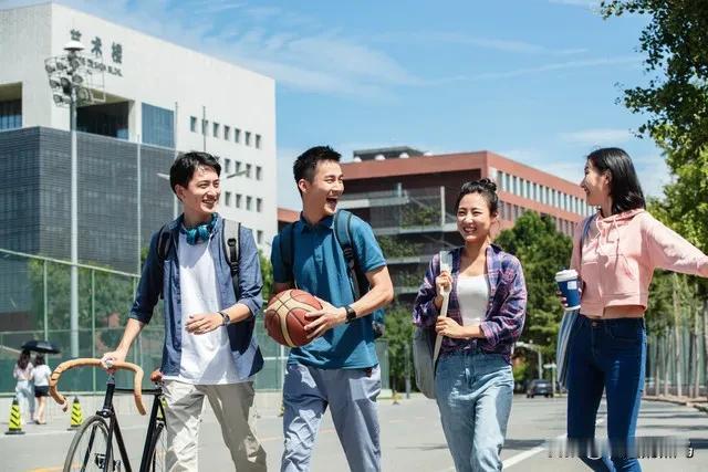 我们这代人活到今天，真的是不容易，有人说我们是下过乡，吃过苦的一代人。
也有人说