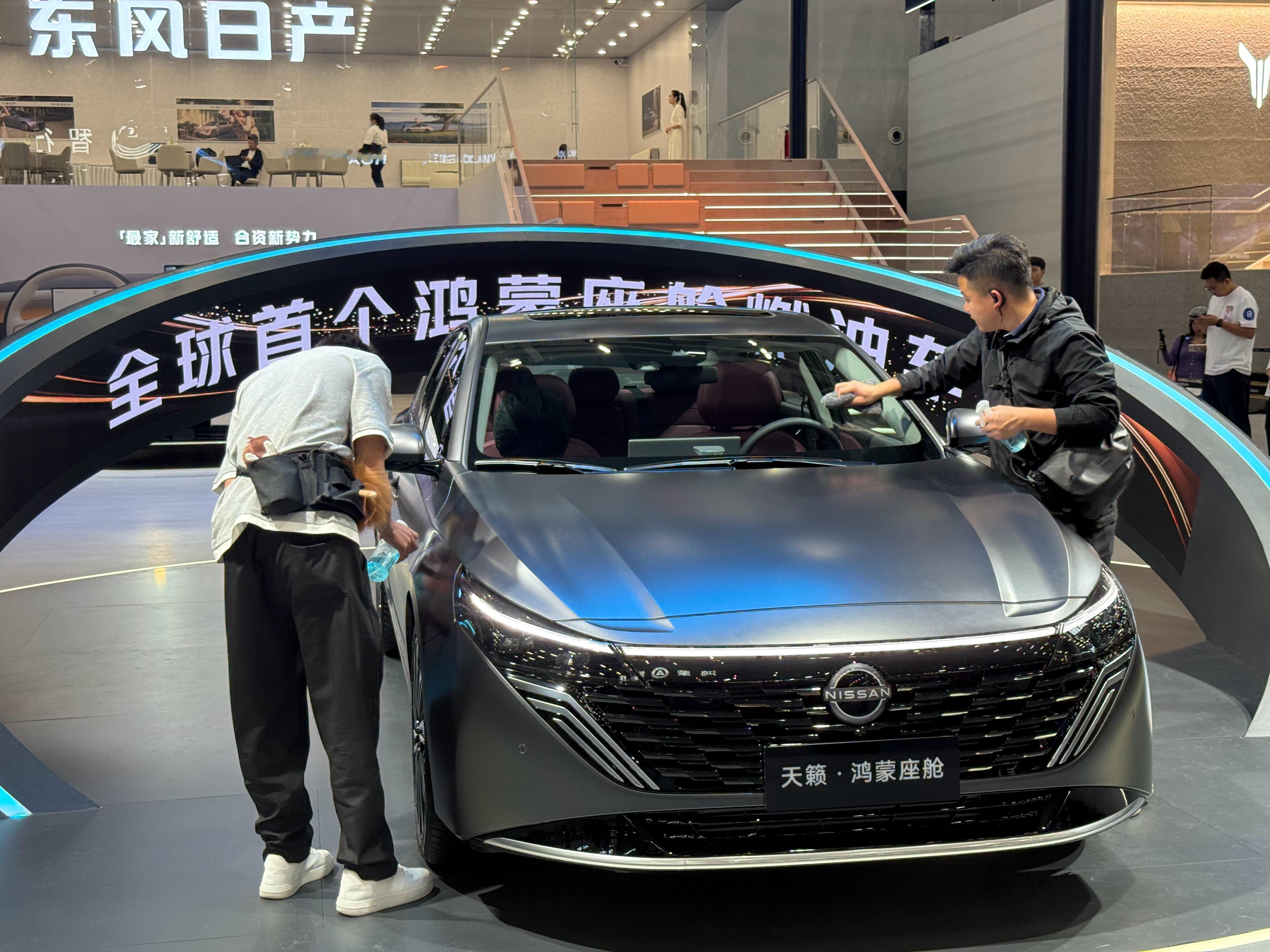 今天在日产展台最大的感官就是他变了，N6、N7 让我看到了他在纯电领域的决心，燃