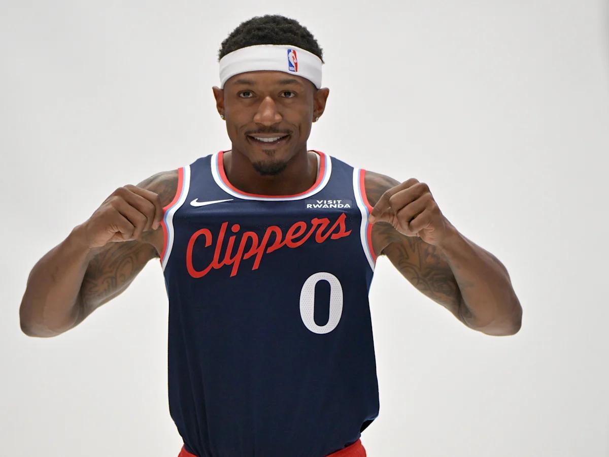 布拉德利·比尔因髋部骨折将接受赛季报销手术。比尔在休赛期与洛杉矶快船签下了一份两