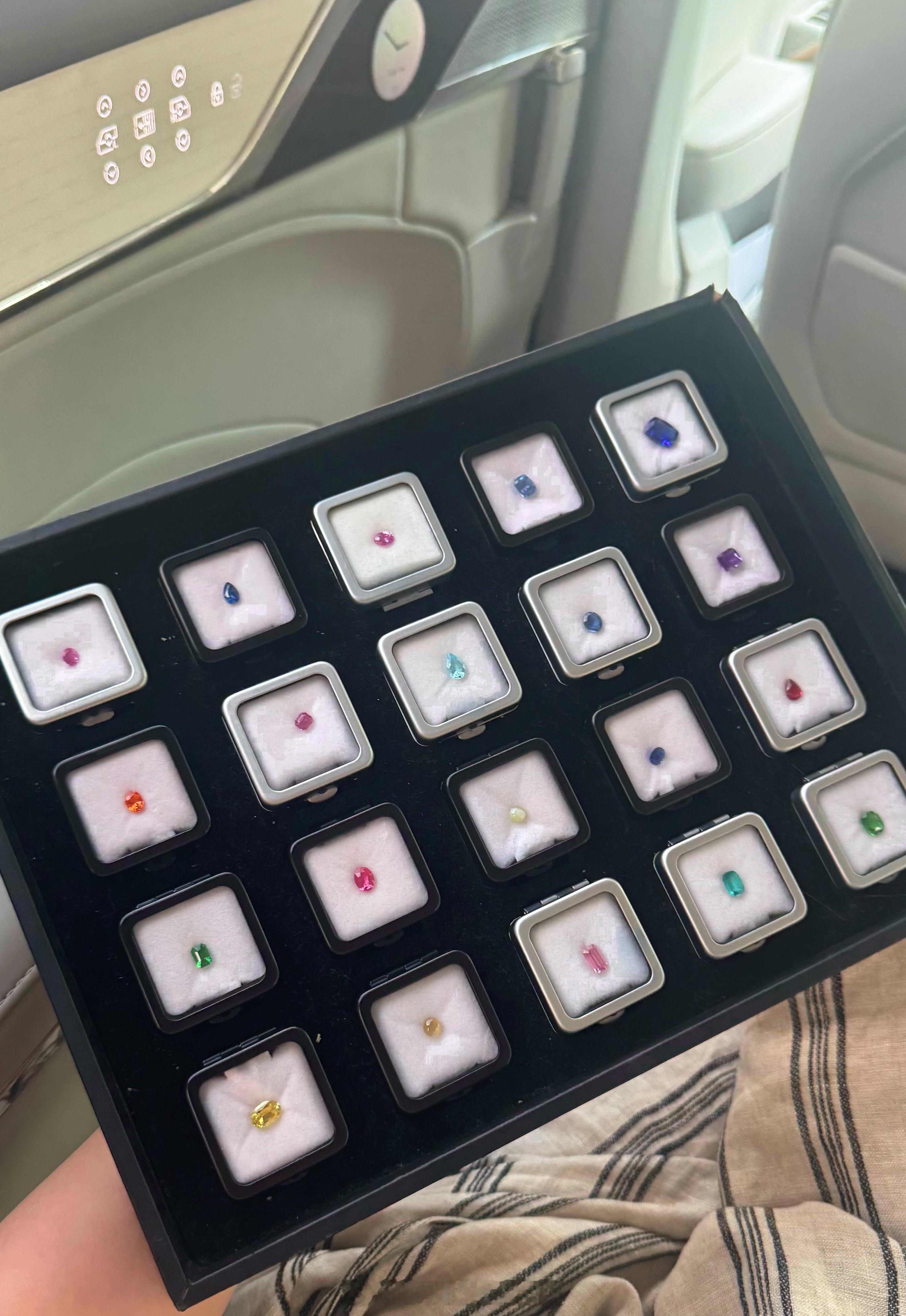 这会儿出发去北京郊区，那里藏了一个很大的黄金工厂明晚吉吉孤品场，周末呢，我给你们