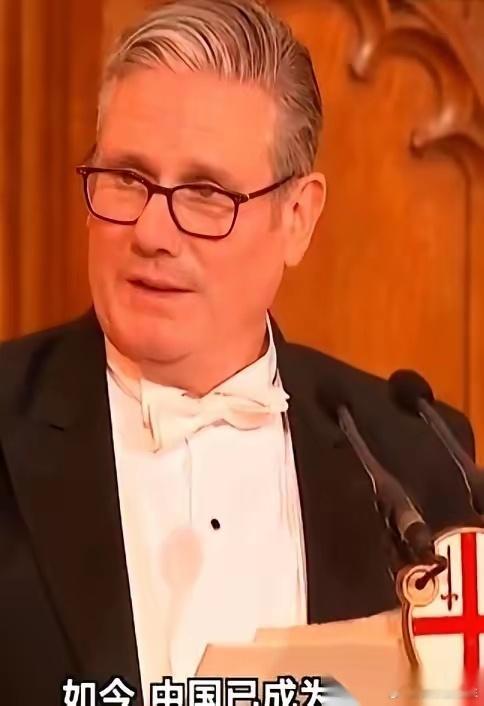 英国首相，终于当着全世界的面，把那句心里话给说出来了。他说，中国，是世界三大强国