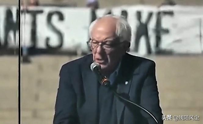 美国参议员桑德斯在明尼苏达州集会发表演讲，直指国家正面临“民主与专制”的抉择，痛