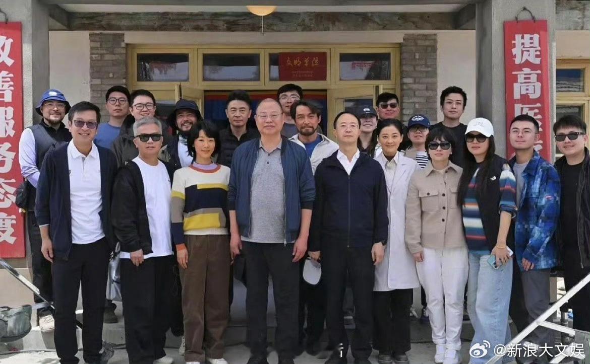 不愧是实力派好演员，杨紫和胡歌拍生命树里的形象，完美融入当地，真正成为了角色本身