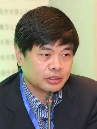 2004年，亿万富翁丁健对妻子说：“给你一个亿，离婚吧，我爱上别人了”，可妻子抱