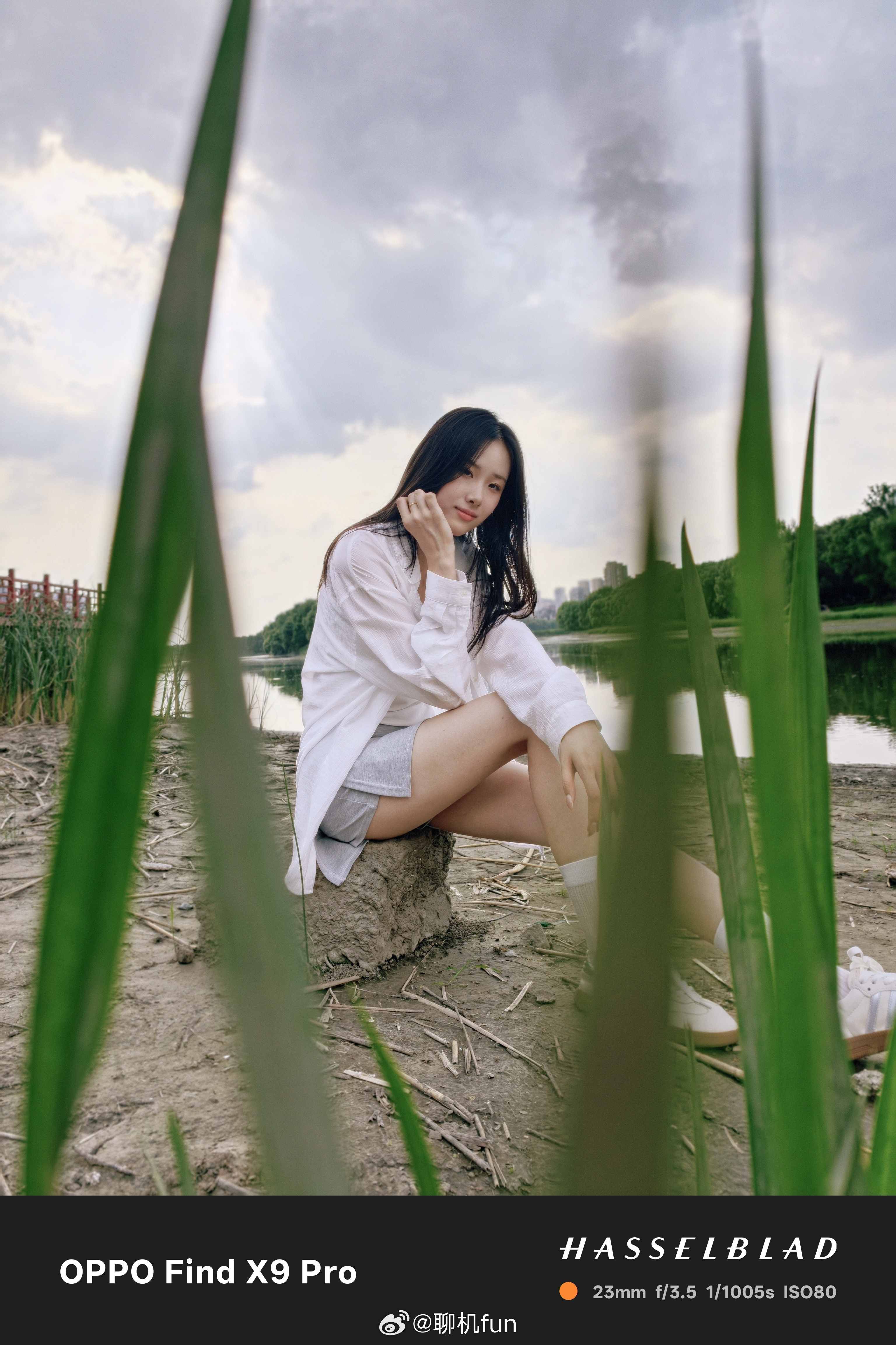 沈阳蒲河小众拍照地，随手拍都出片。蒲河边的半日闲散，白衫、晚风、漫云，把夏天的温