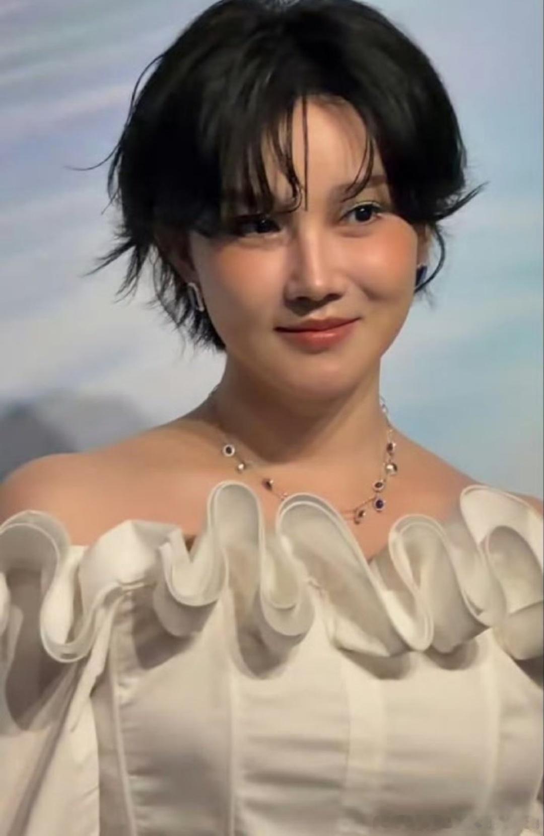 陈小纭已经是完全认不出的程度了所以整容这事儿真的是像炫迈么？根本停不下来这都馒化