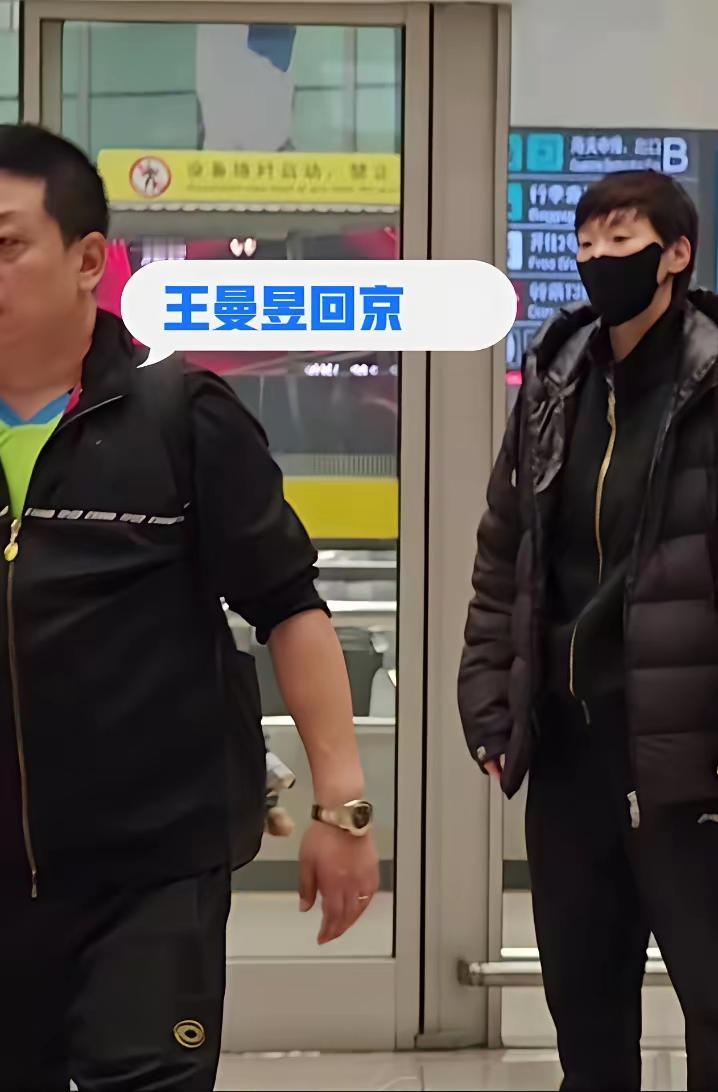 曼昱昨晚从澳门起程返回北京！
曼昱不仅成功卫冕全运会女单冠军，还可着劲儿帮着黑龙