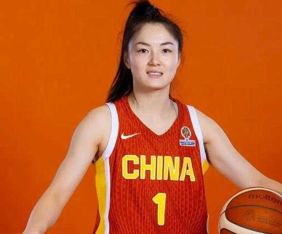 中国女篮传出阵容将进行大调整，两位核心球员可能面临被淘汰，李梦的近况也引发了不少