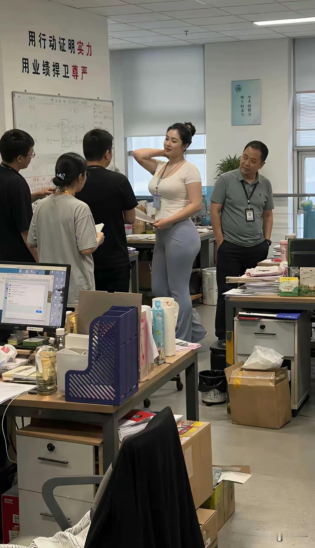 我们公司的女科长一来，所有人都要站起来迎接，这就是人格的魅力！