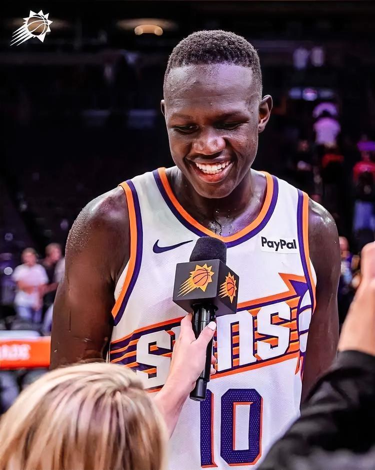 太阳新秀马卢阿奇真的打出来了！NBA常规赛收官之战太阳主场135：103大胜雷霆