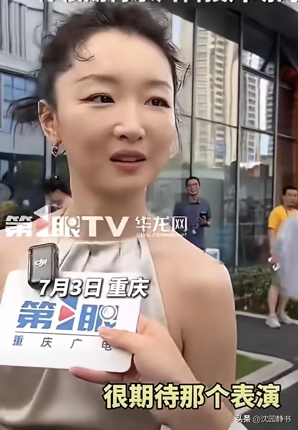 我的天哪！估计是医美还没恢复，就出来接活了。

7月3日，周冬雨出席重庆电影节，