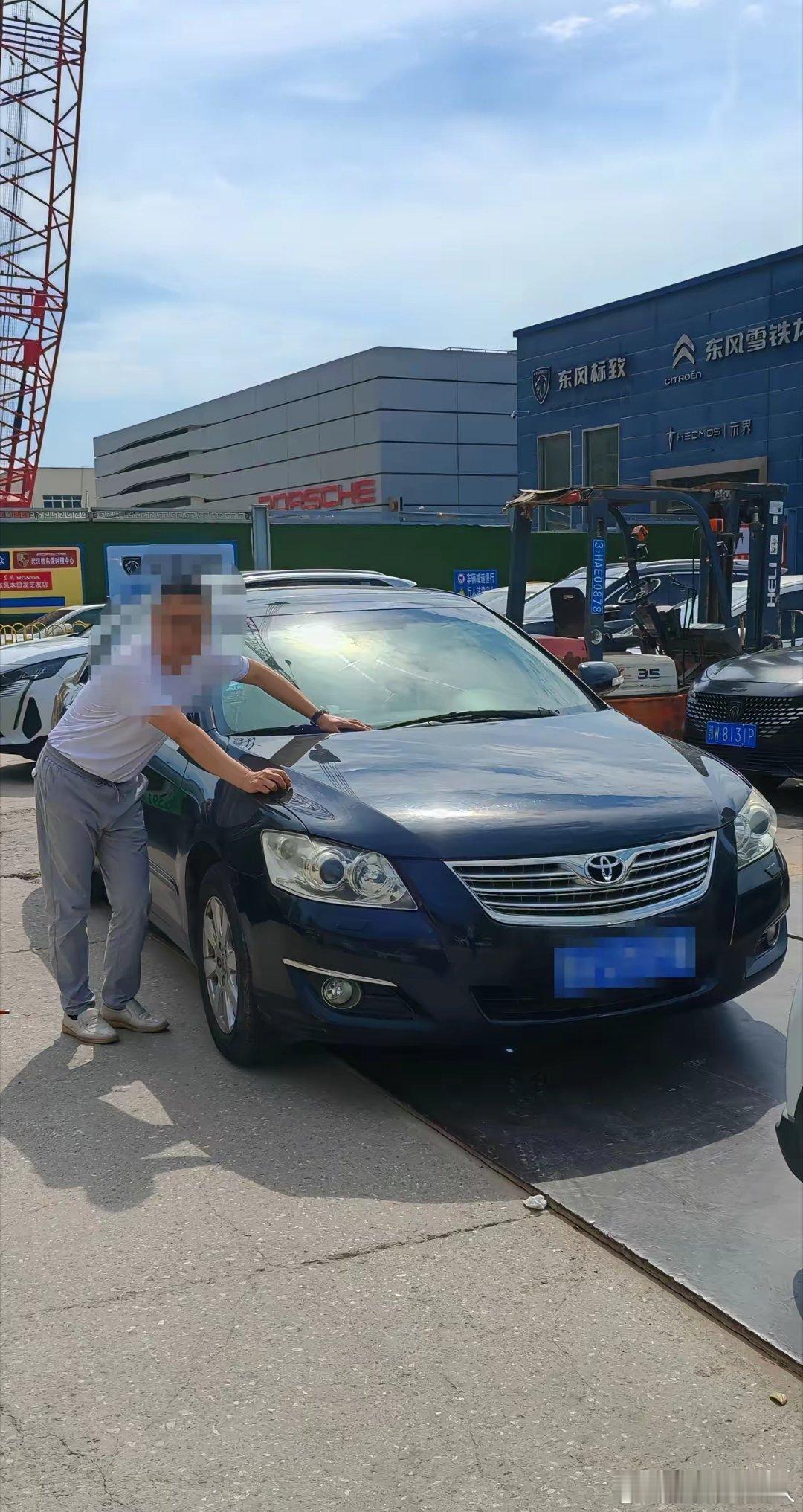 跟了我差不多十七年的丰田凯美瑞今天正式交给了报废场。交出钥匙那刻，心里满是不舍。
