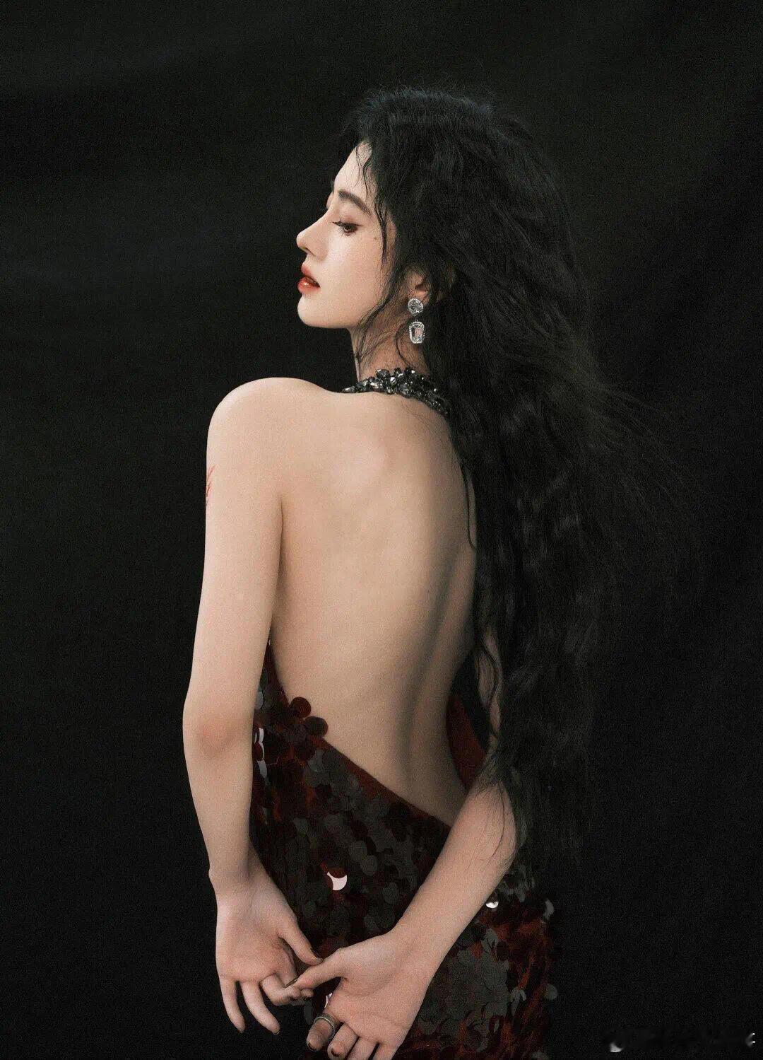 律师称披露艺人收入或涉侵权【丝芭传媒披露鞠婧祎8年收入近1.4亿引热议 律师解读