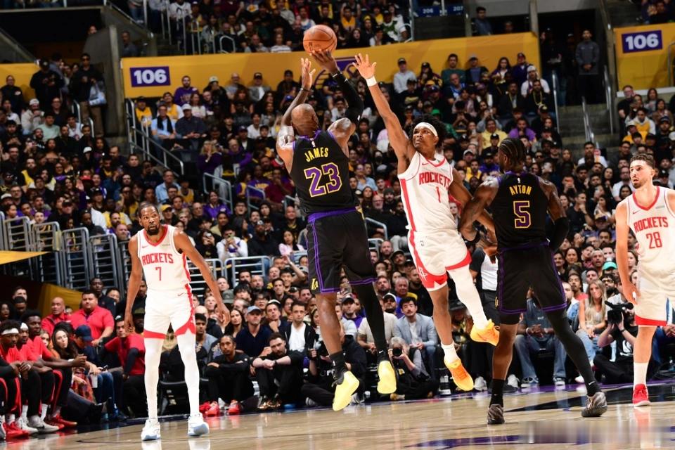 第八组：湖人2-0火箭在东里缺席的情况下，这支残阵湖人打出了令人敬佩的执行力与比