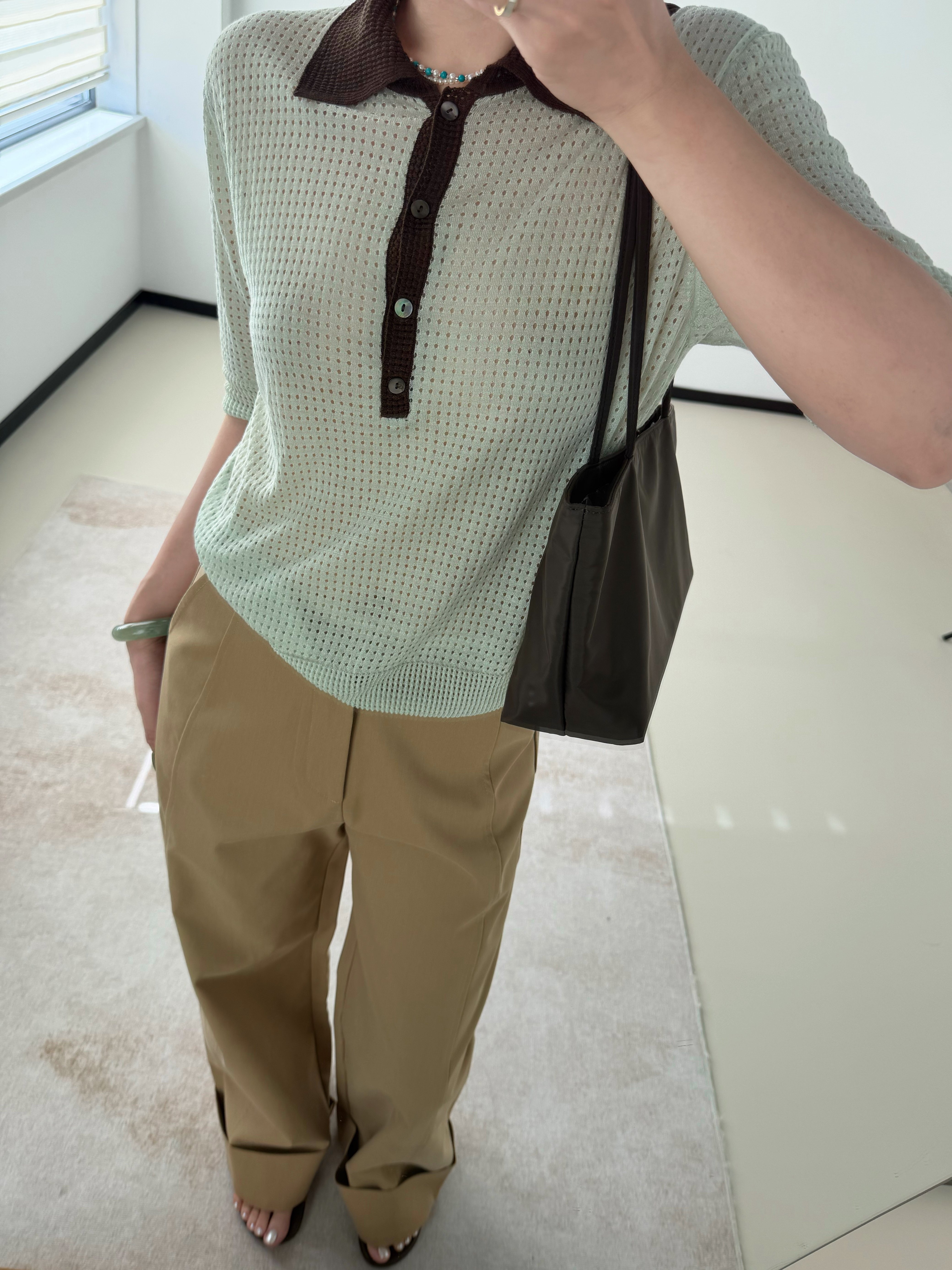 帮设计师去她工作室拍了几套衣服，最后走的时候买了一堆….没挣到钱最后还倒贴了…真