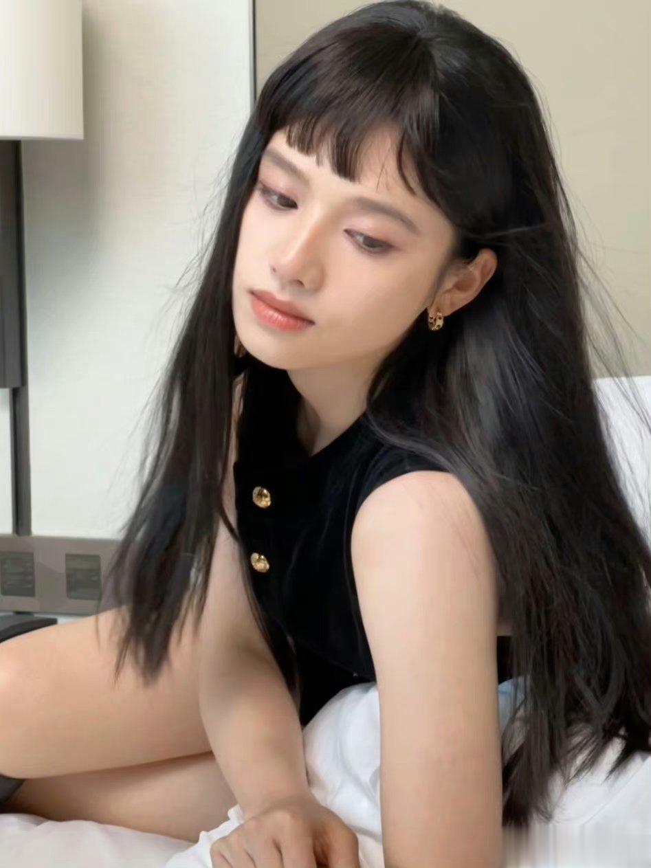 #张婧仪假刘海##张婧仪冷脸千金妆#宝宝太美啦 ​​​